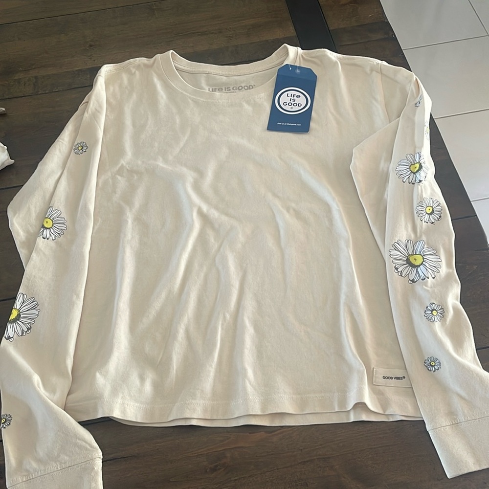 NWT- Life is Good Long Sleeve T Shirt with Daisies Size Medium